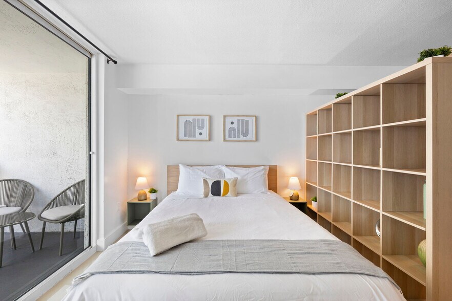 Building Photo - 1 SE 12th St