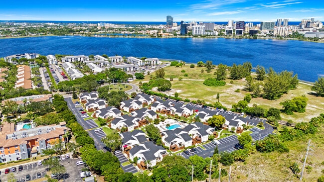 Building Photo - 641 Executive Center Dr