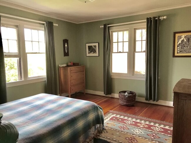 Building Photo - 819 10th St