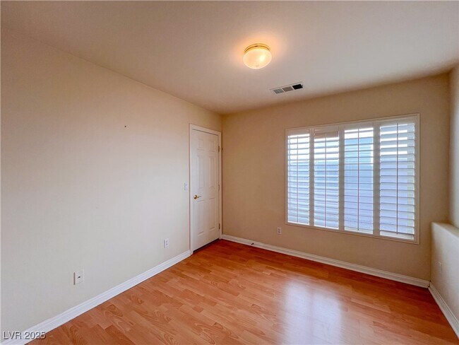 Building Photo - 6586 Shadow Cove Ave