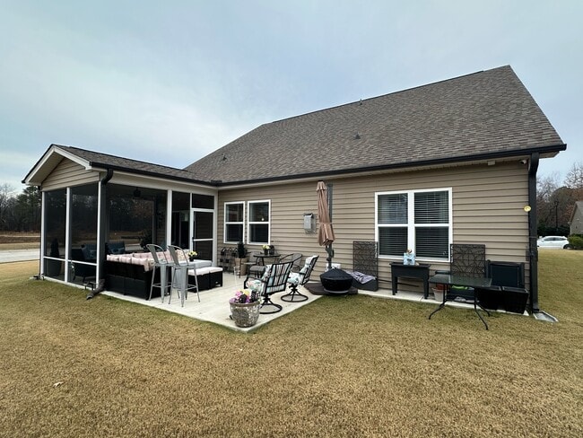 Building Photo - 335 National Dr