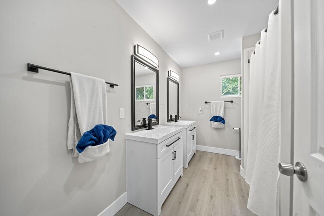 Building Photo - 299 Lombard Rd