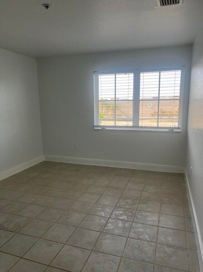 Building Photo - 2137 Shoma Dr