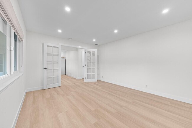 Building Photo - 22434 Salem Ave