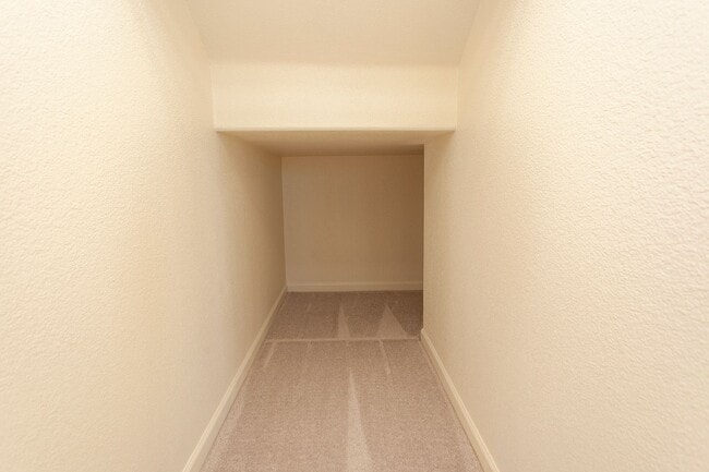 Building Photo - 8981 Quail Fls Dr