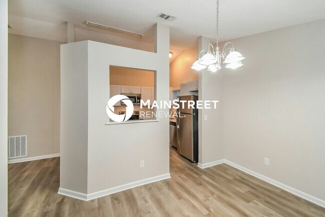 Building Photo - 3 Bedroom Pet-Friendly Home in Jacksonville, FL with Main Street Renewal