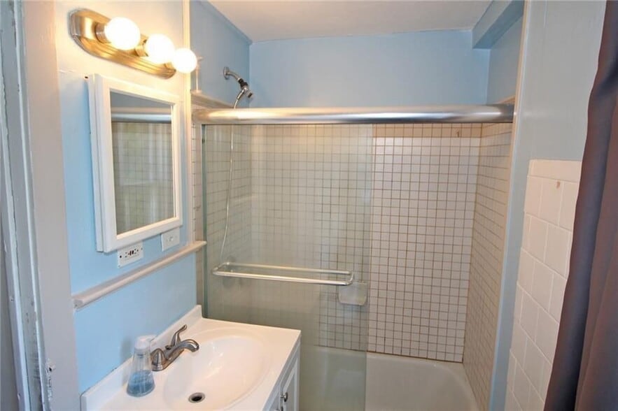 Building Photo - 32 Ann St