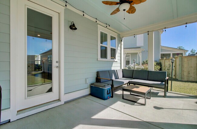 Building Photo - 360 Great Lawn Dr