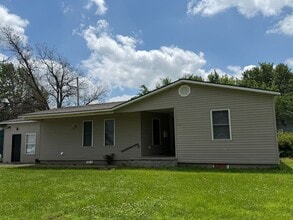 Building Photo - 4 Bedroom 2 Bath Home for Rent