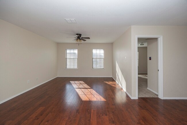 Building Photo - 5828 Pebble Ridge Dr