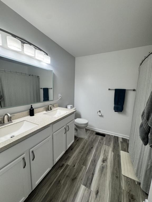 Building Photo - 5700 Hogan Bridge Dr