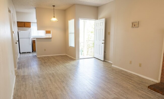 Building Photo - 2407 W Slaughter Ln