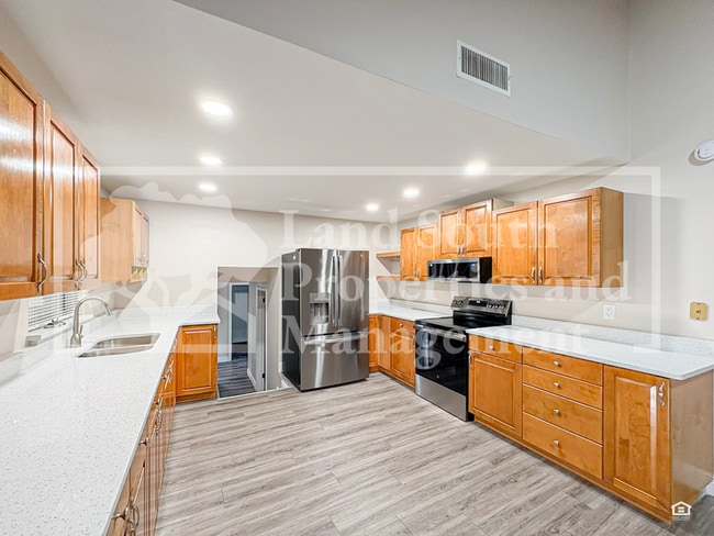 Building Photo - 1631 Monterey Ln