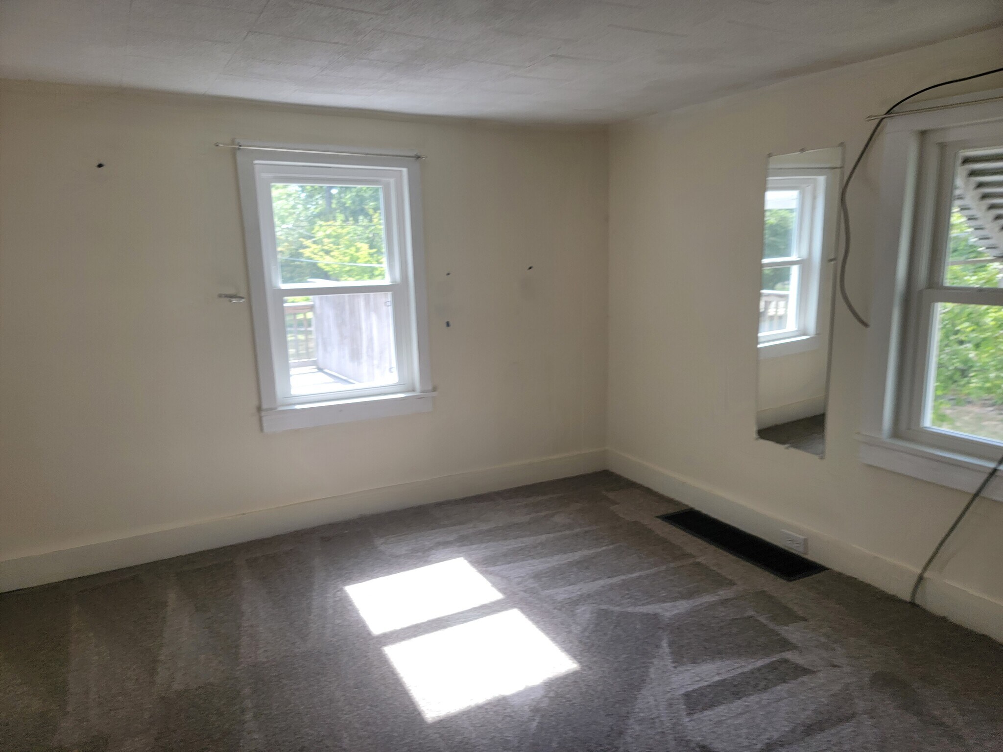 Building Photo - 407 Bloom St