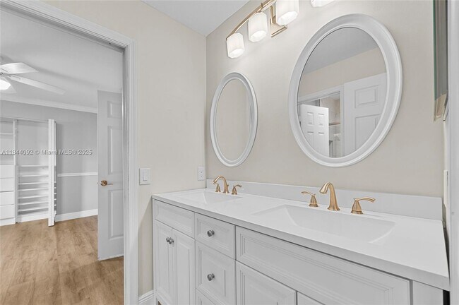 Building Photo - 2587 Jardin Ct