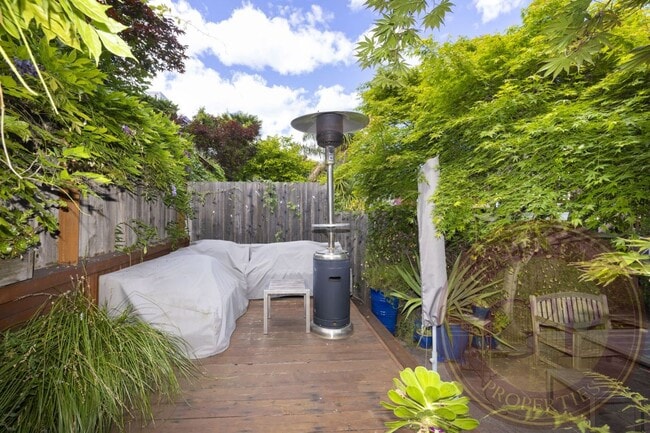 Building Photo - Potrero Hill - 3 BR, 2.5 BA House 1,388 Sq. Ft. - 3D Virtual Tour, Large Private Yard