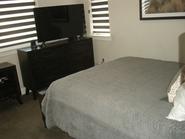Building Photo - Fully Furnished Four Bedroom, Three Bath H...