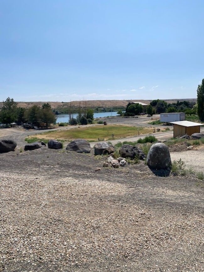 Building Photo - True Western Living On The Snake River