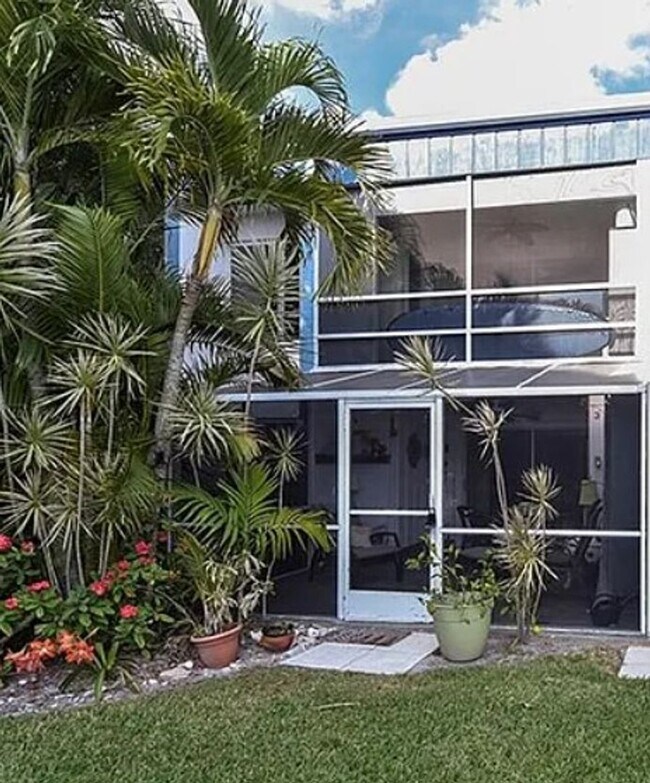 Building Photo - WATERFRONT 2/2 Condo in Stuart