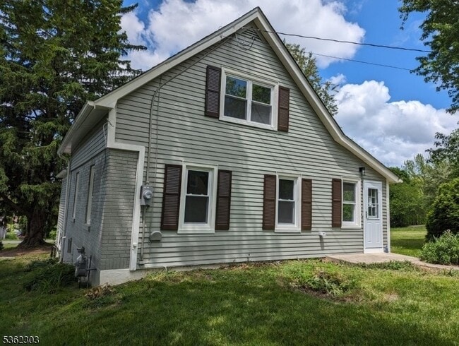 Primary Photo - 439 Victory Ave