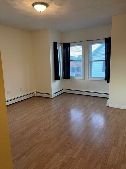 Building Photo - 42 Pond St