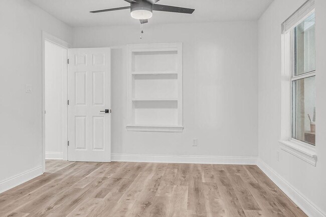 Building Photo - 2115 Stallion Rd
