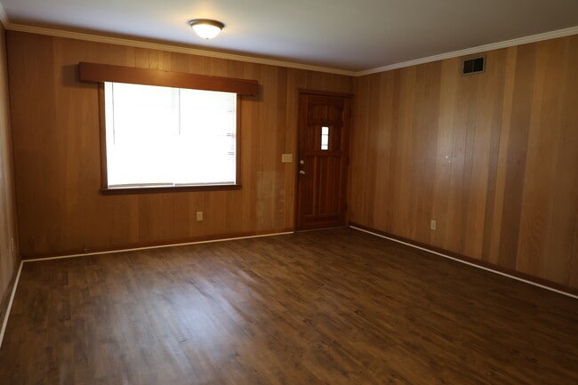 Building Photo - 101 Catherine Ave