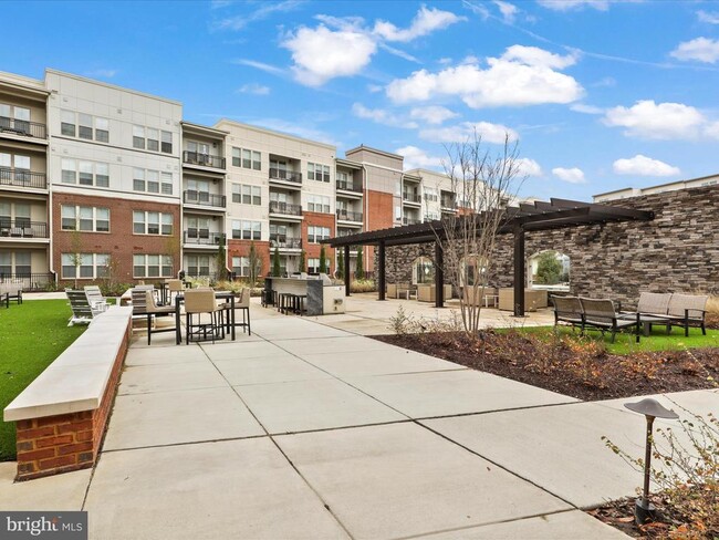 Building Photo - 10755 Fairgrounds Dr