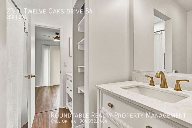 Building Photo - 2300 Twelve Oaks Dr