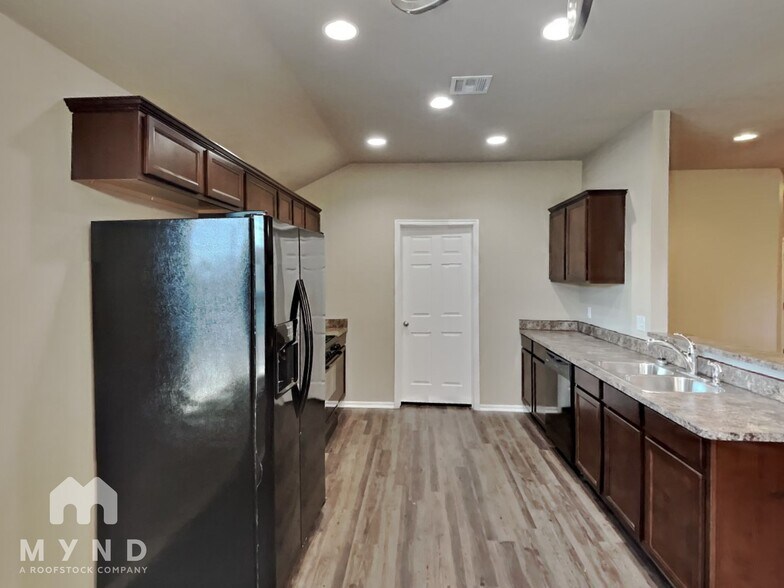 Building Photo - 3412 SE 95th St