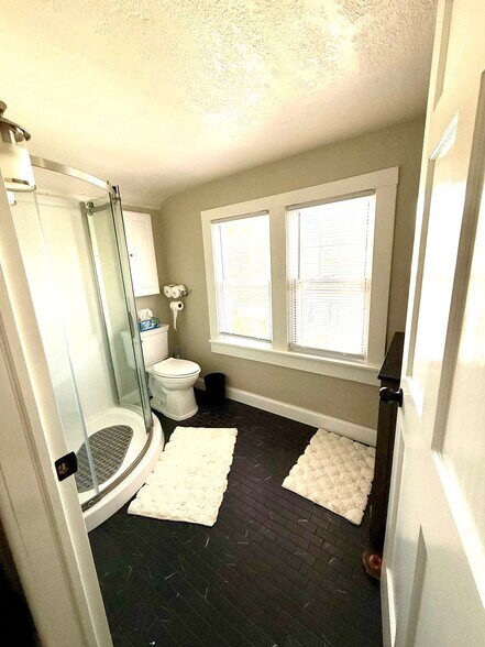 Building Photo - 323 S Janesville St