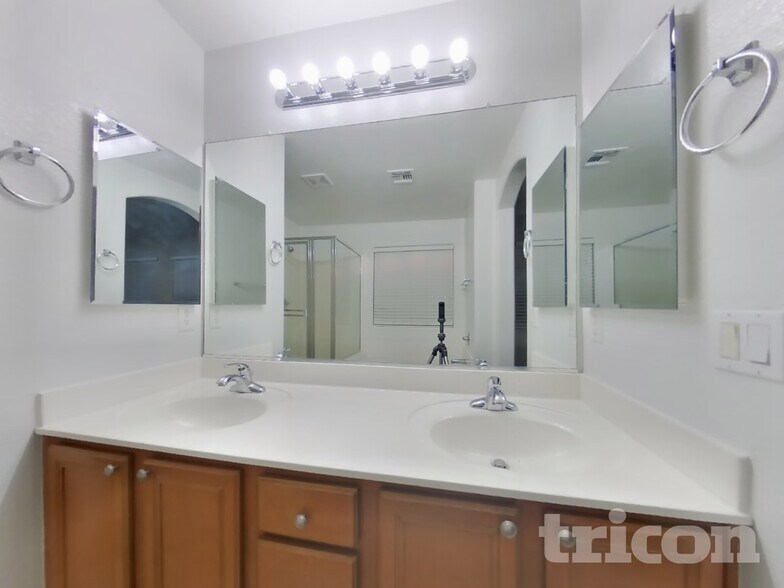 Building Photo - 15034 N 146th Ln