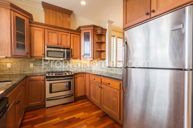 Building Photo - Prime Location - Luxury Two Bedroom Townhouse with Stylish Amenities