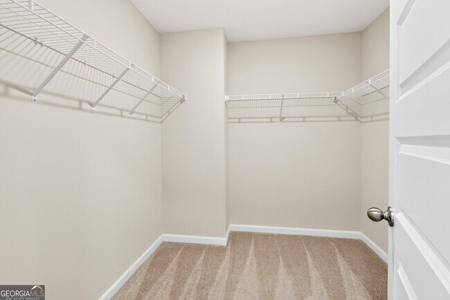 Building Photo - 122 Silver Birch Pass