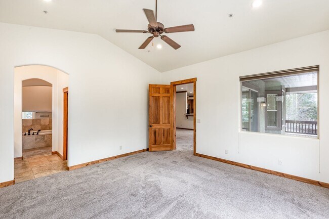 Building Photo - Freshly Renovated Deer Mountain Home for Rent NOW!