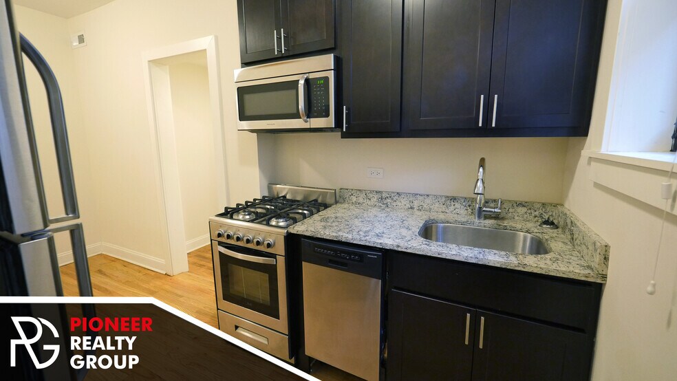 Building Photo - 4032 N Ashland Ave