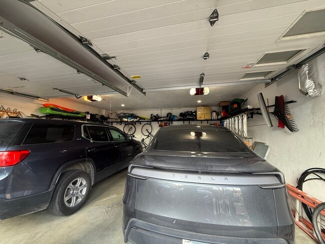 Building Photo - 6 Parkside Dr