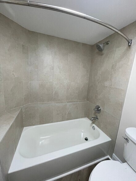 Building Photo - 2850 N Oakland Forest Dr