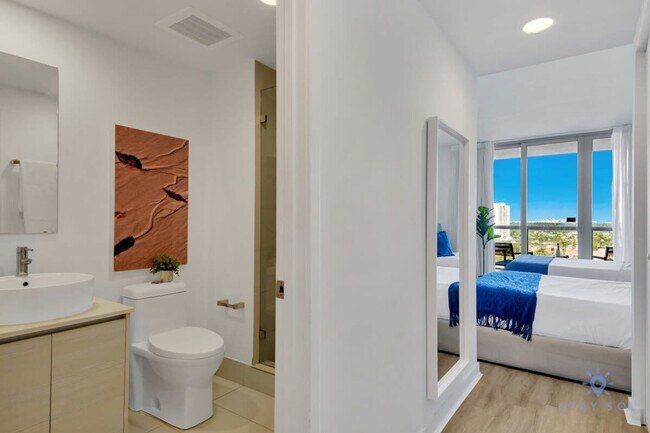 Building Photo - 2602 E Hallandale Beach Blvd