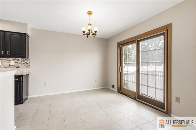 Building Photo - 55 Parsler Pl