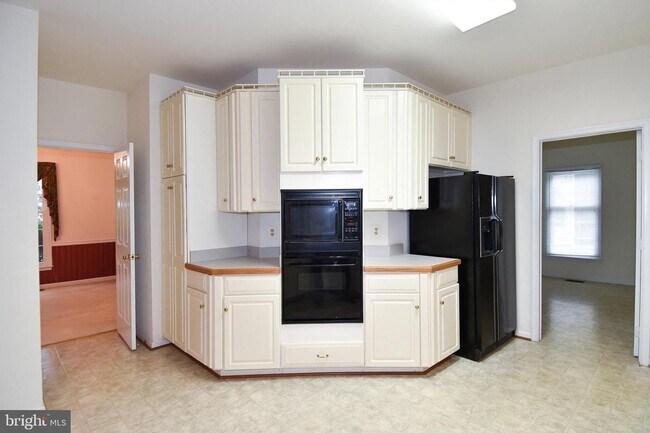Building Photo - Elegant Brick Colonial on Quiet Cul-de-Sac...