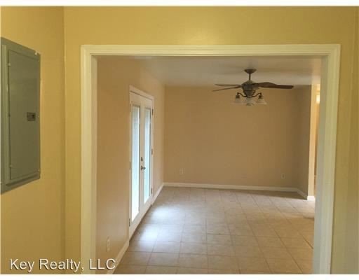 Building Photo - 3 br, 1 bath House - 2714 Woodlawn Dr.