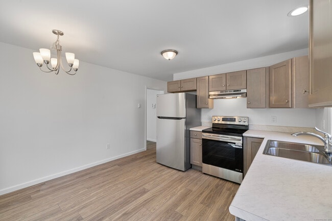 Building Photo - 156 Grove Ave