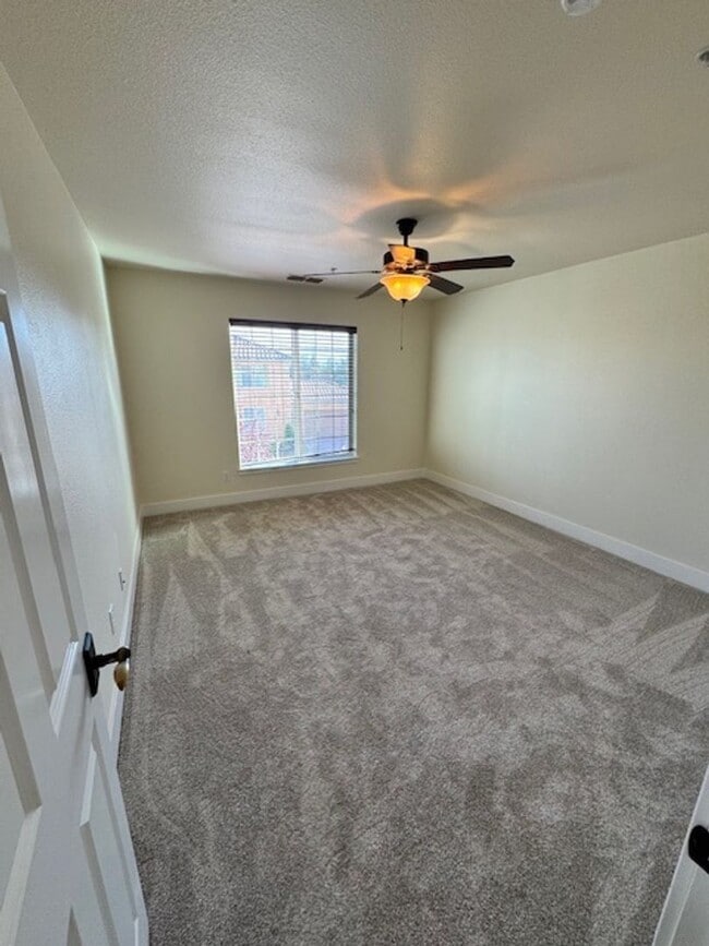 Building Photo - Upscale Modern 4 Bed | 2.5 Bath – Yard Maintenance Included | 2,271 Sq Ft | Prime Location