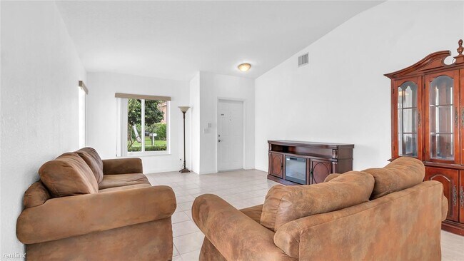 Building Photo - 3 br, 2 bath House - 5048 NW 122nd Ave