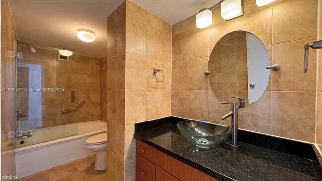 Building Photo - 3 br, 2 bath House - 1000 Parkview Dr Apt 415