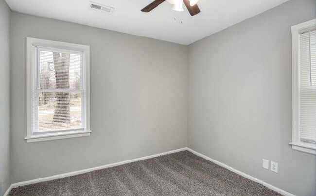 Building Photo - COMING SOON! 3 Bed 1 Bath Home! $1350.00