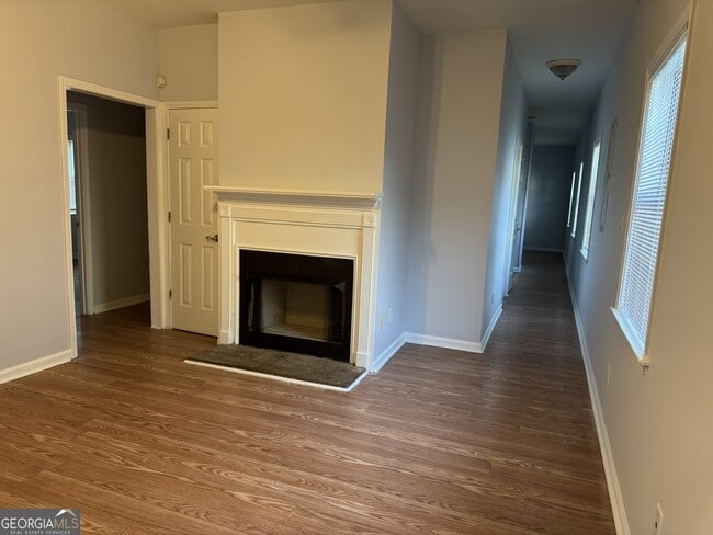 Building Photo - 61 Weyman Ave SW