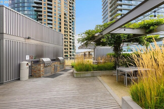 Building Photo - The "Ultimate Value" 13th Floor Luxury at The John Ross: Panoramic Views, 2 Parking Spots & Utili...