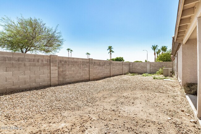 Building Photo - 8003 W Zoe Ella Way